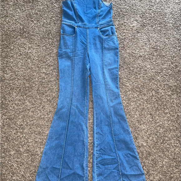 Free People We The Free Sydney CRVY Light Wash Flare Denim Jumpsuit size 12 - Picture 11 of 12